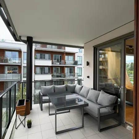 Splitter Ny, Romslig Sentralt Pa Nyhavna Leies Ut