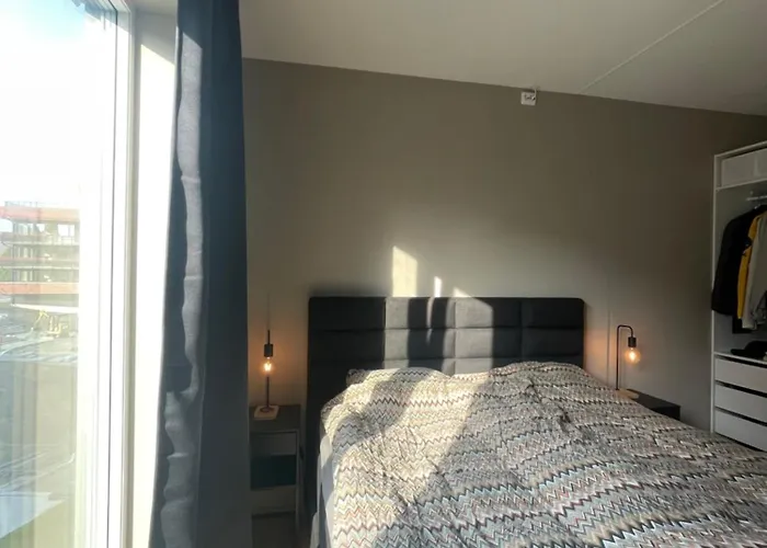 Splitter Ny, Romslig Sentralt Pa Nyhavna Leies Ut Apartment